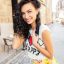 kicsi young-beautiful-hipster-woman-walking-old-city-street